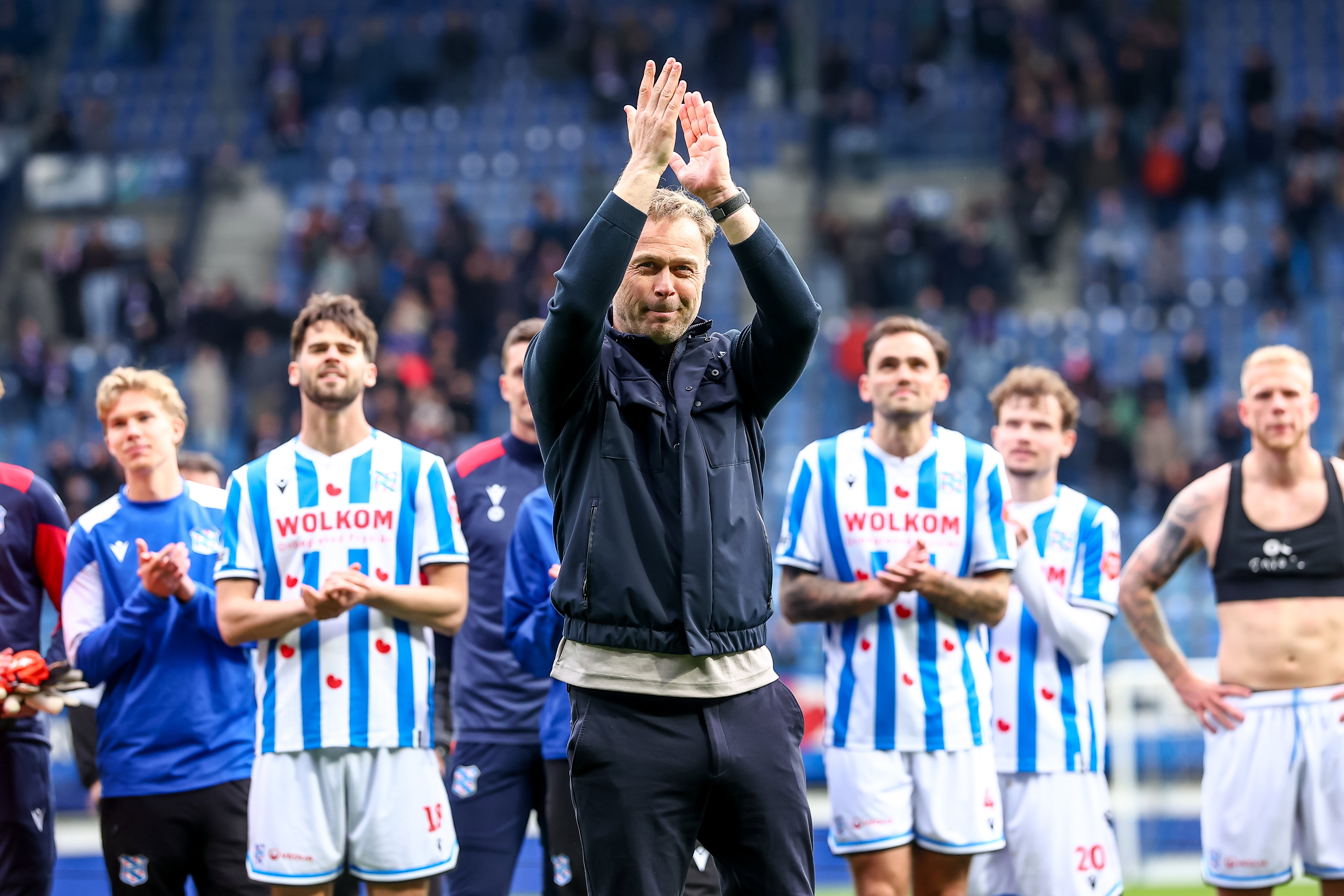 'AZ meldt zich voor Veldman; trainer geeft duidelijke reactie'