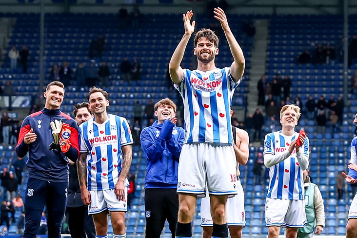 Lasse Nordås bedankt de SC Heerenveen-supporters