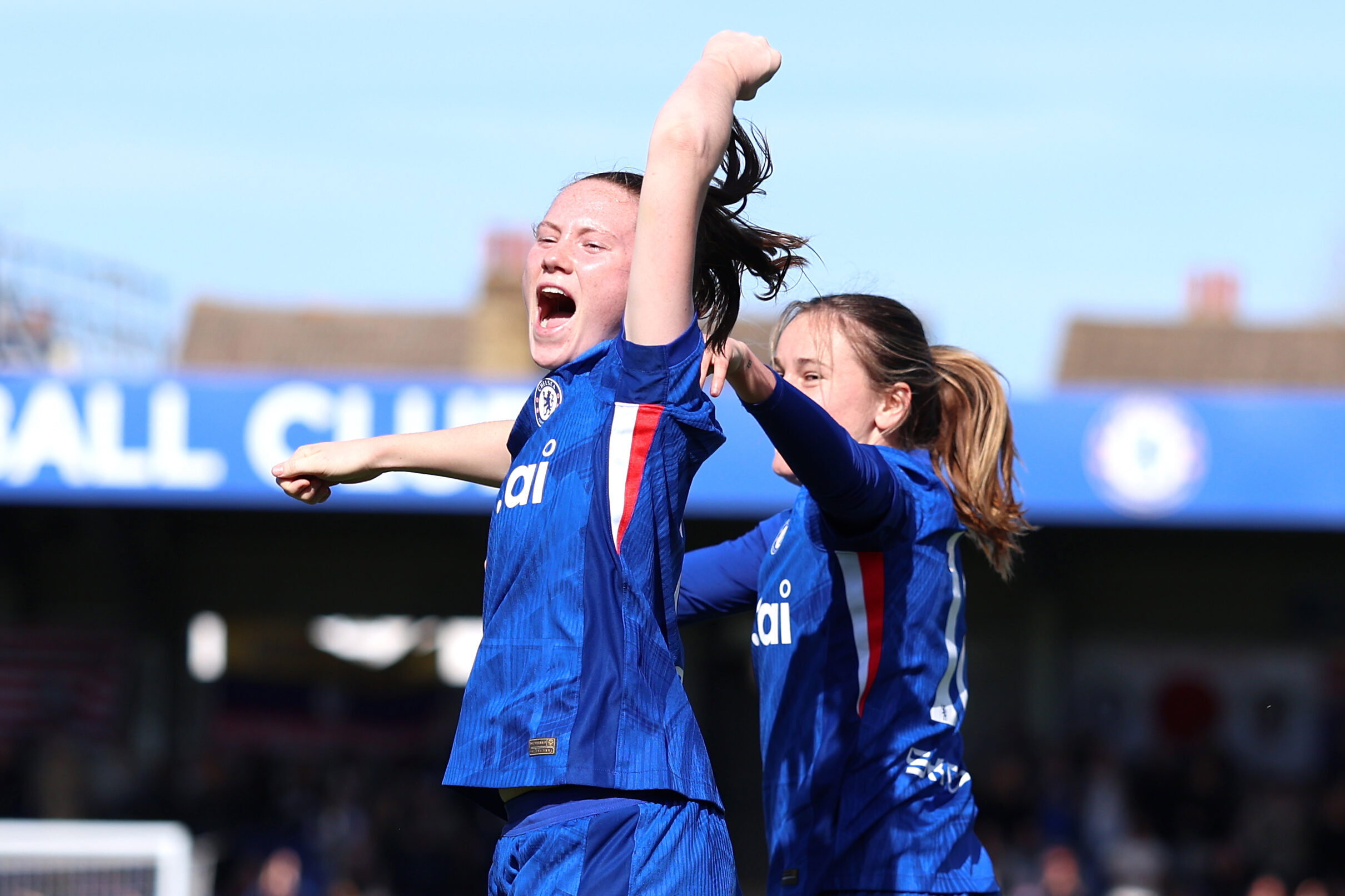 Veerle Buurman juicht met Wieke Kaptein