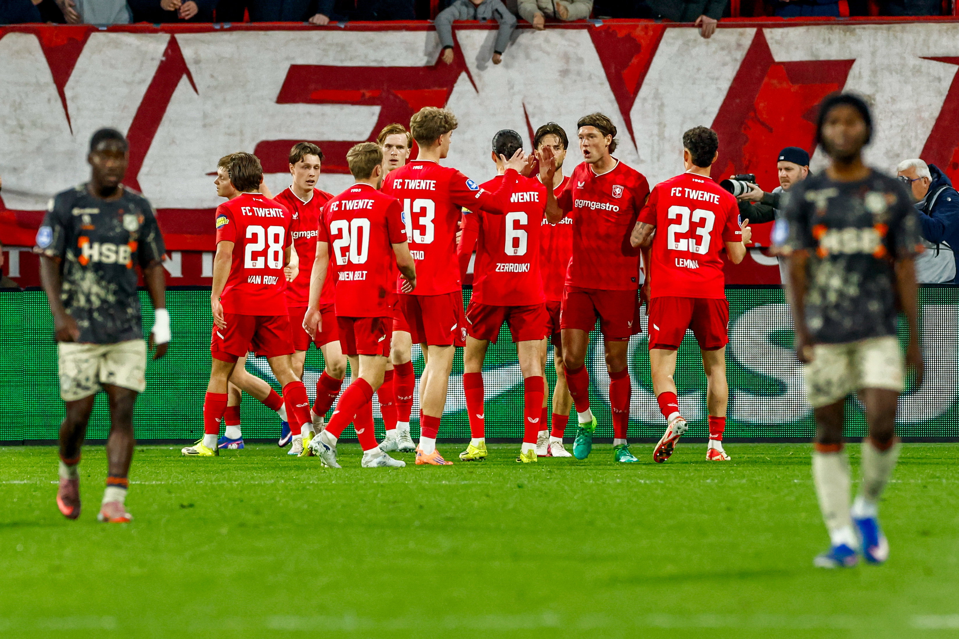 FC Twente viert een treffer tegen FC Volendam