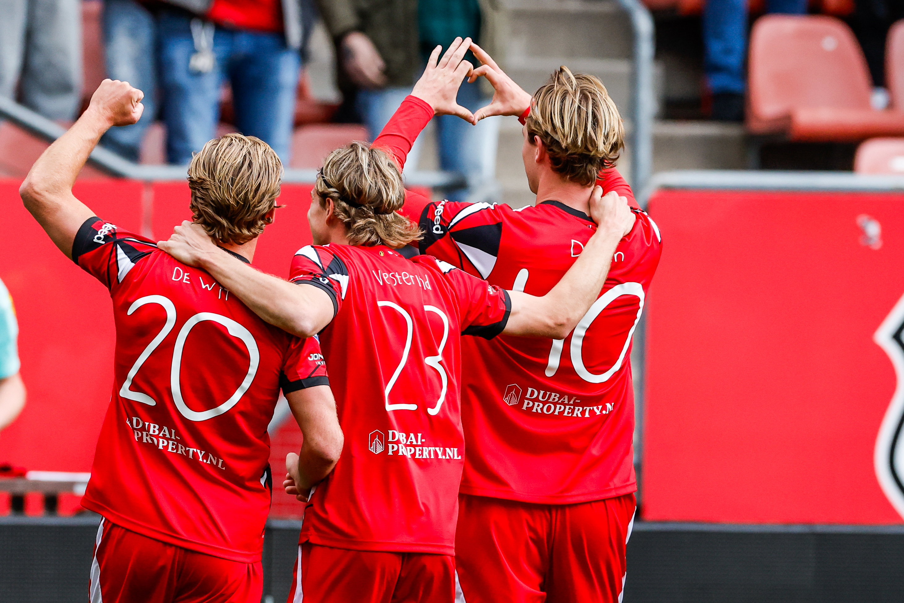 FC Utrecht juicht in De Galgenwaard