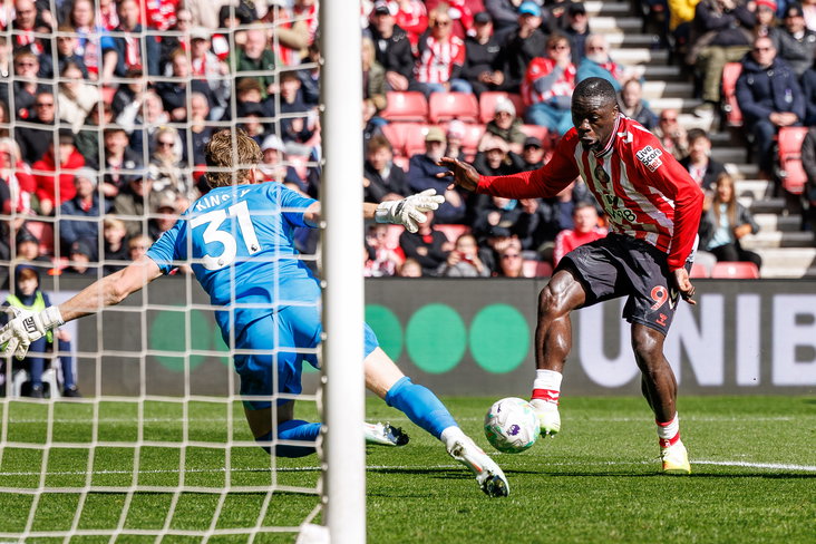 Brian Brobbey in actie tegen Tottenham Hotspur