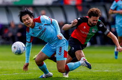 Een duel tijdens Feyenoord - NEC