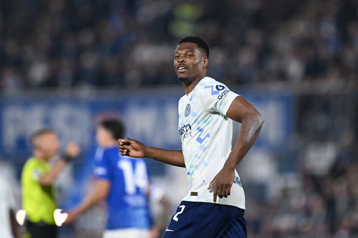Denzel Dumfries juicht