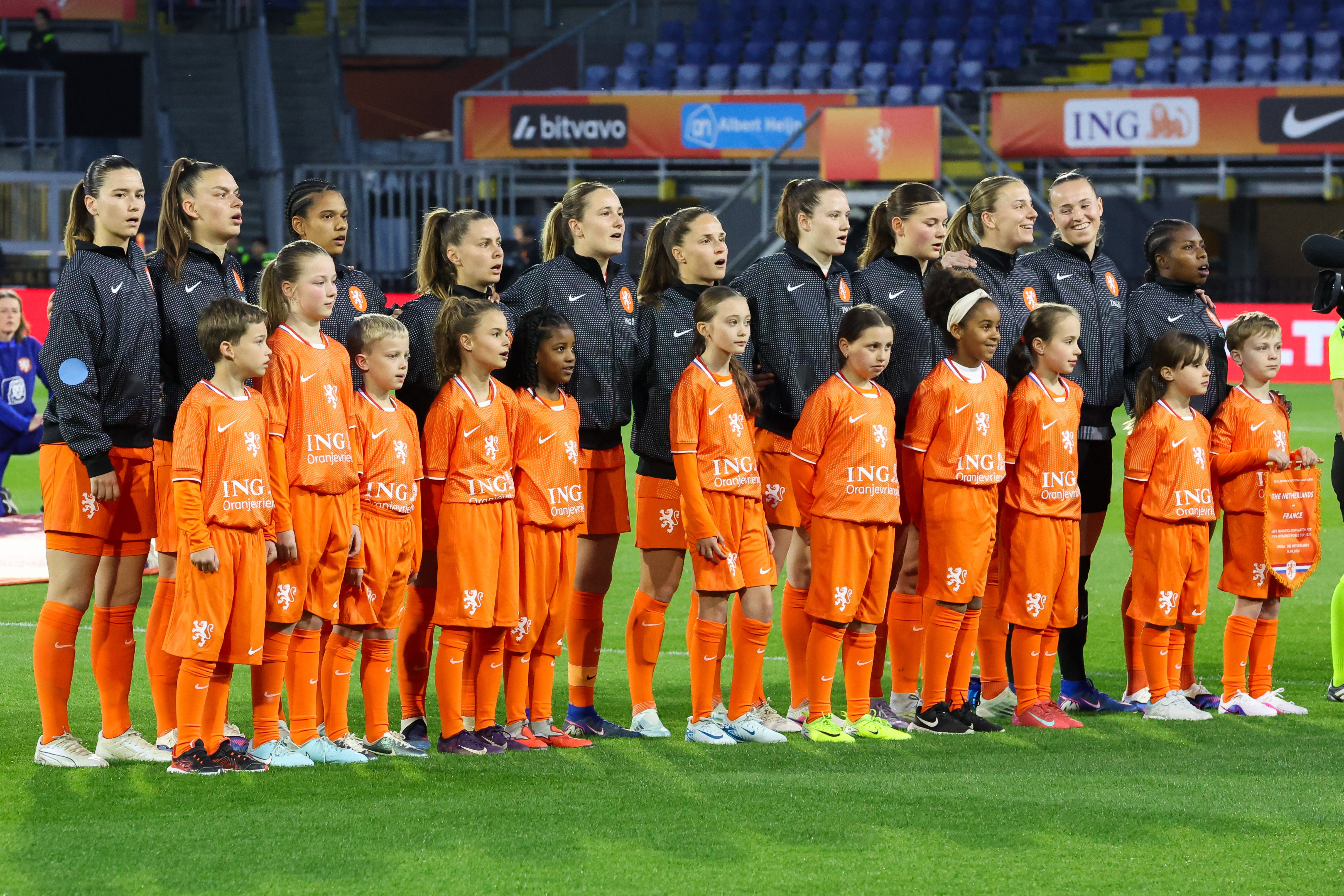 De OranjeLeeuwinnen voorafgaand aan het duel met Frankrijk