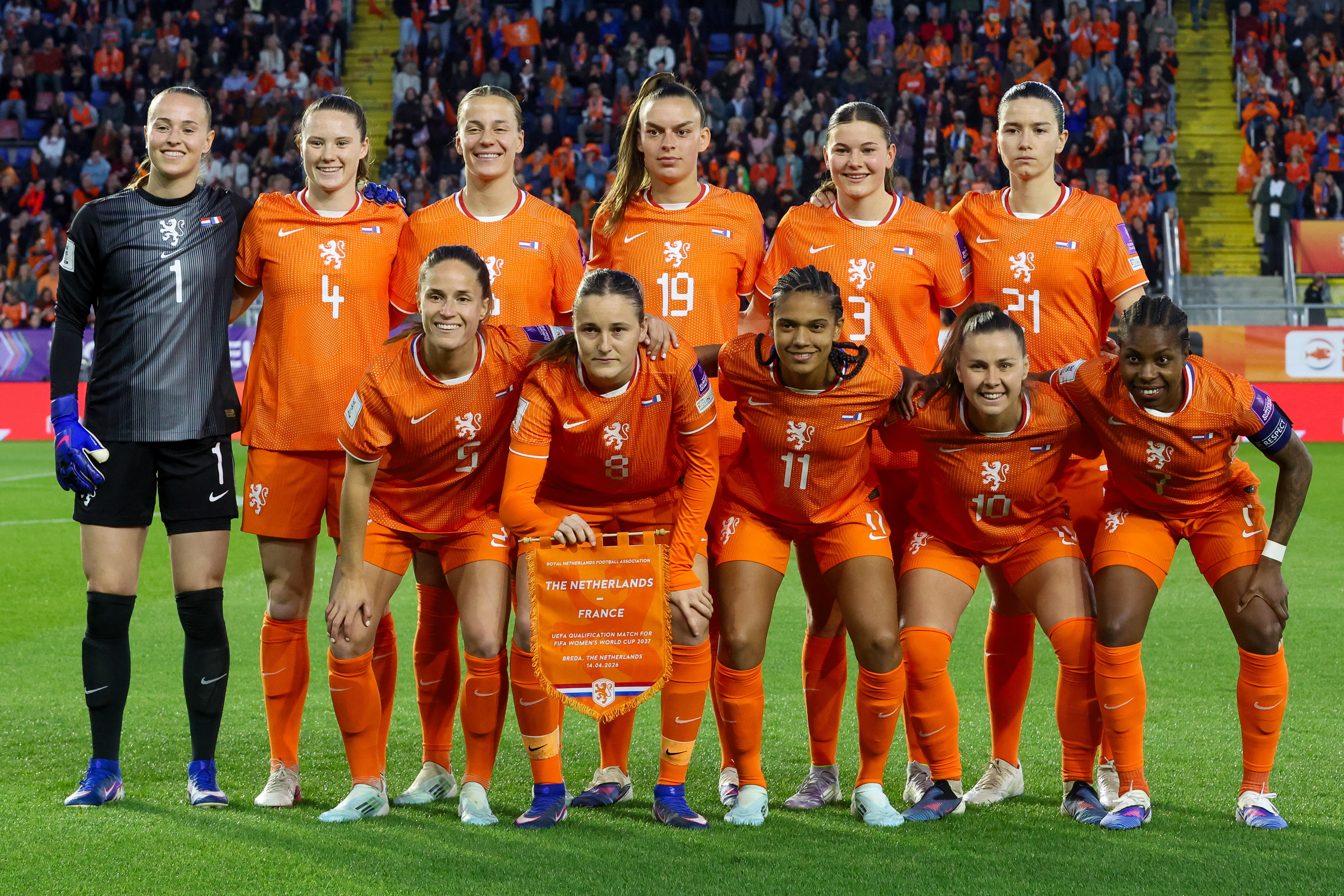 De OranjeLeeuwinnen voorafgaand aan het duel met Frankrijk