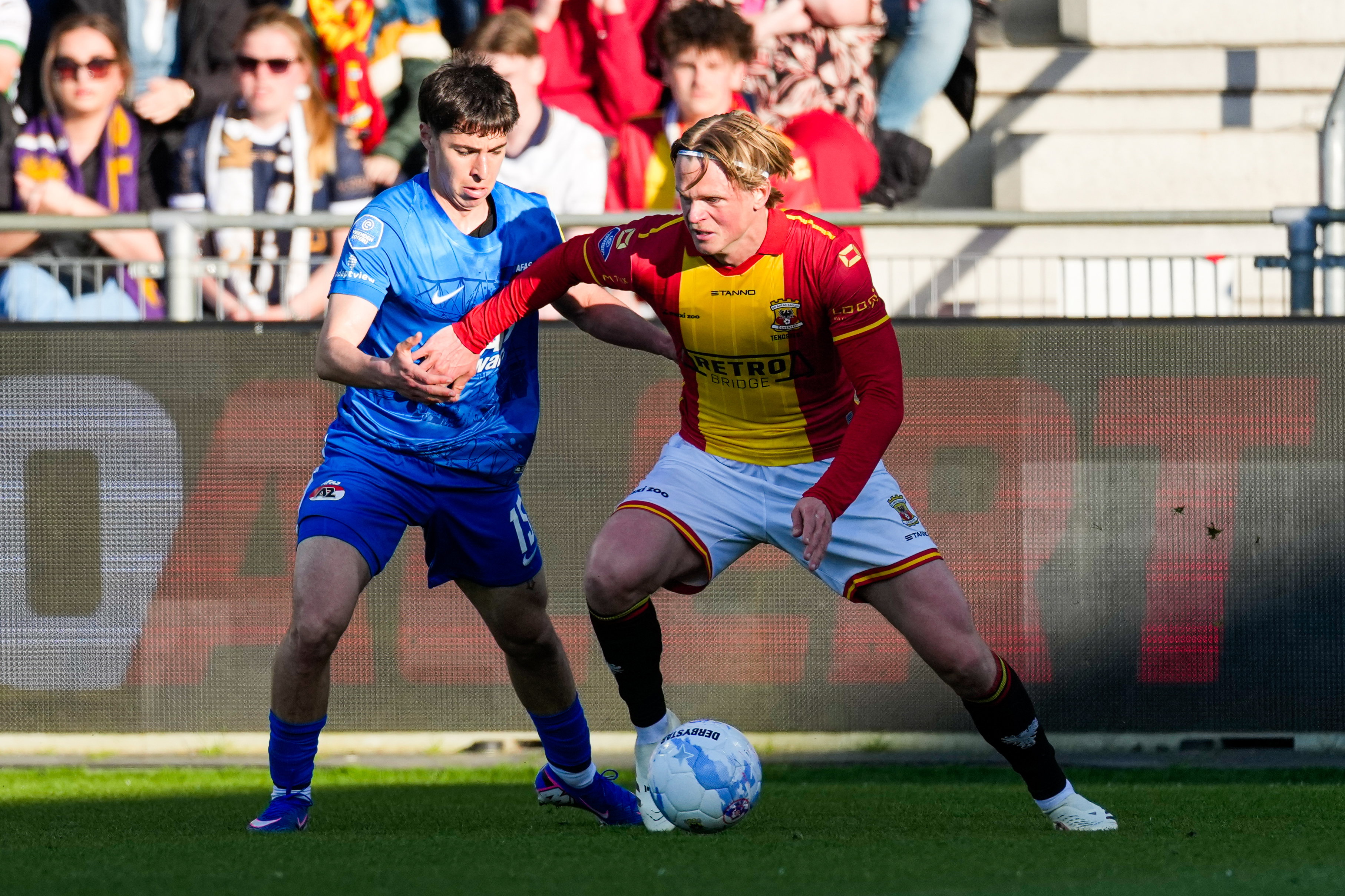 Soren Tengstedt in duel met Mateo Chavez