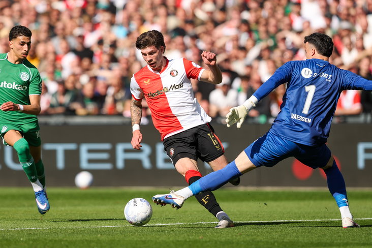 Etienne Vaessen haalt Jordan Bos onderuit