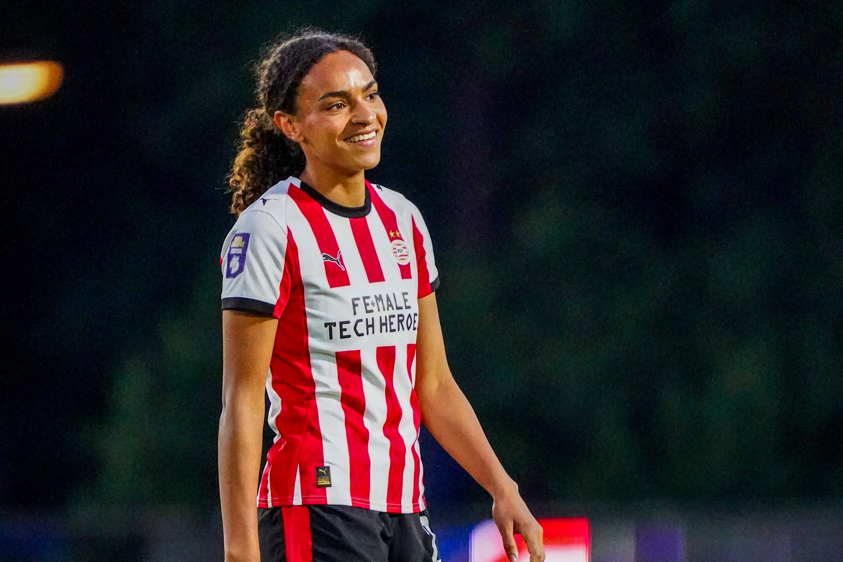 Nijstad helpt PSV langs FC Twente en naar finale Eredivisie Cup