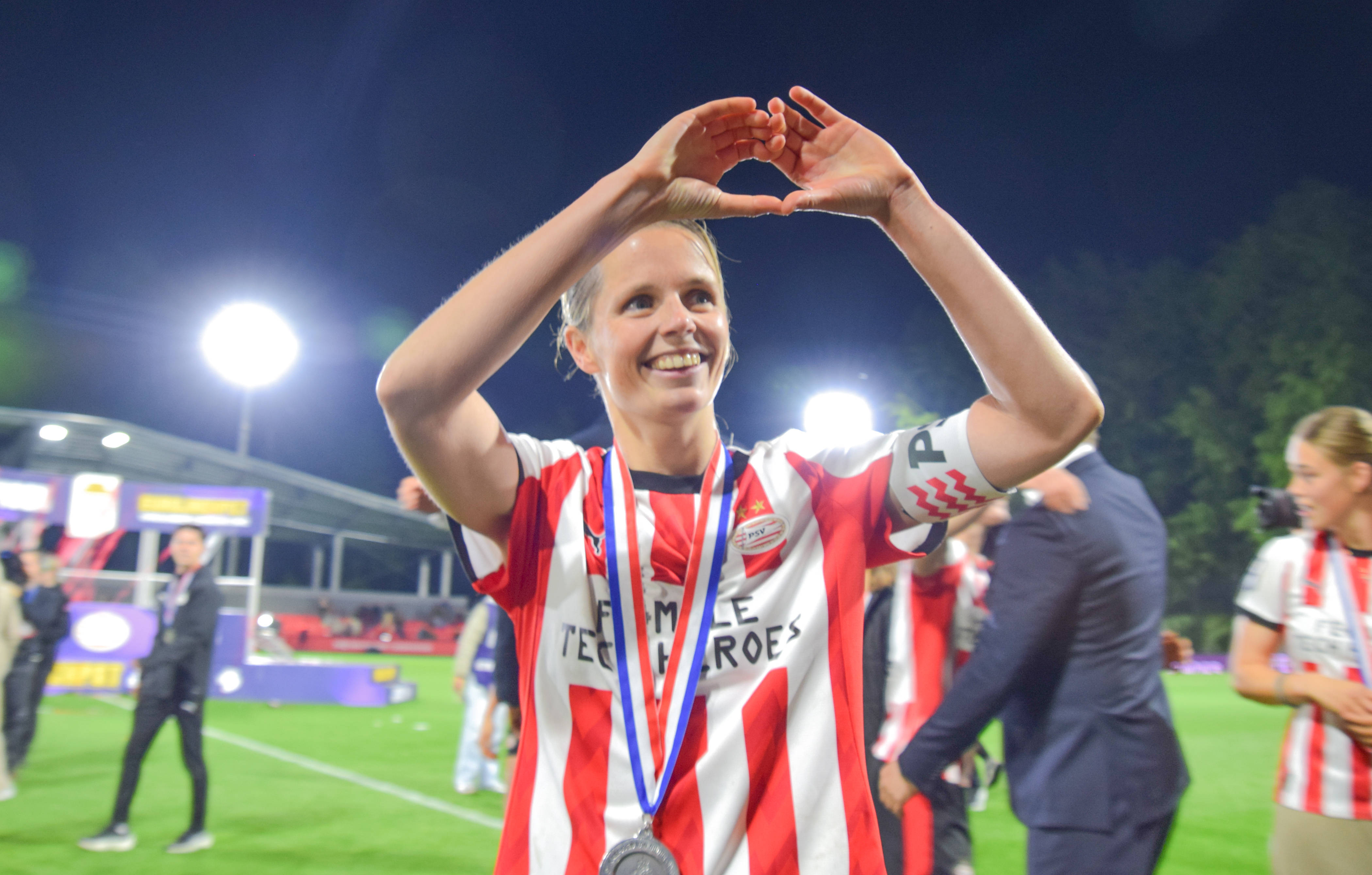 Laura Strik na het behalen van het kampioenschap met PSV