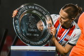 Sara Thrige met de kampioensschaal