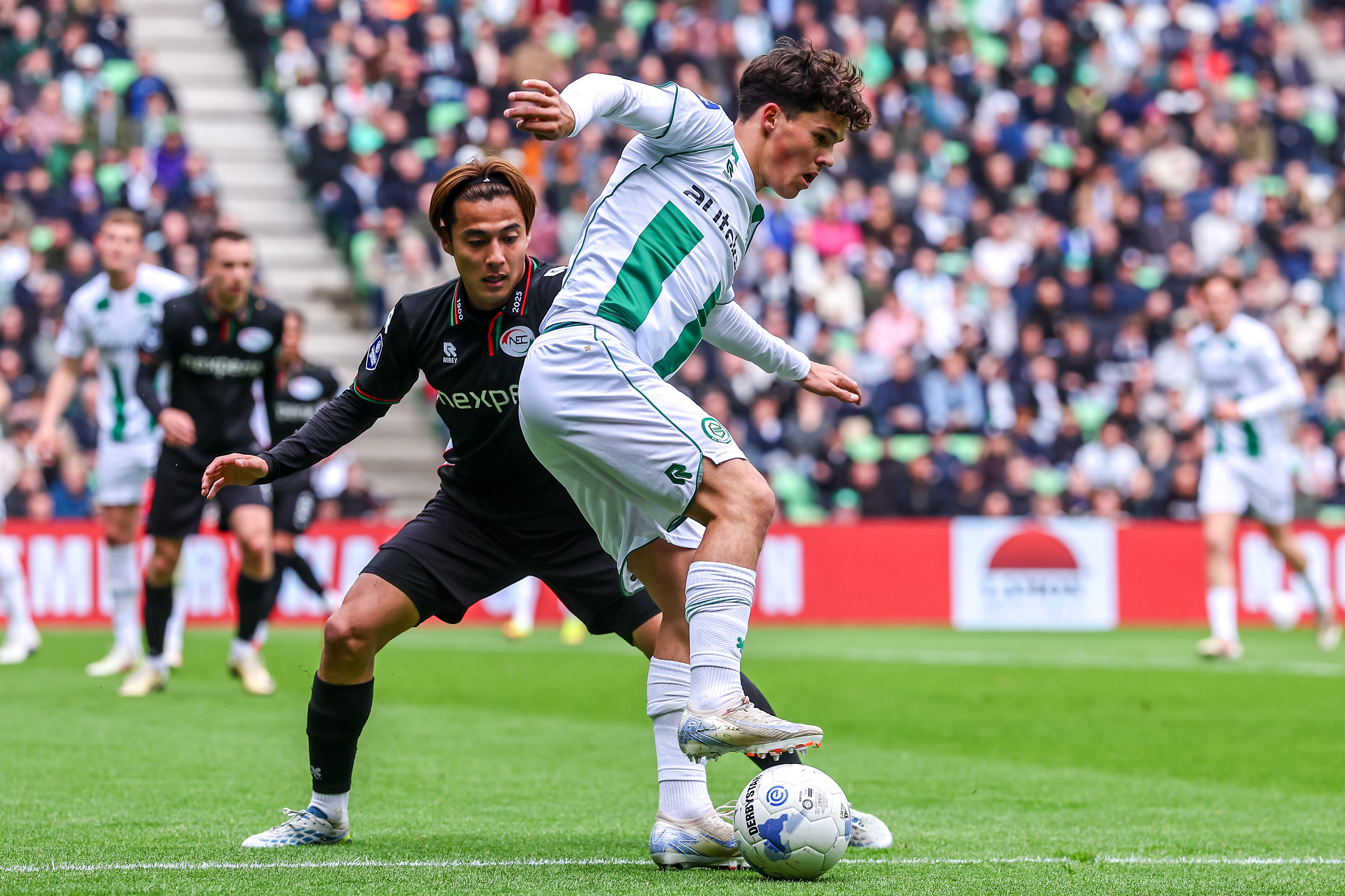 Thom van Bergen in duel met Kodai Sano