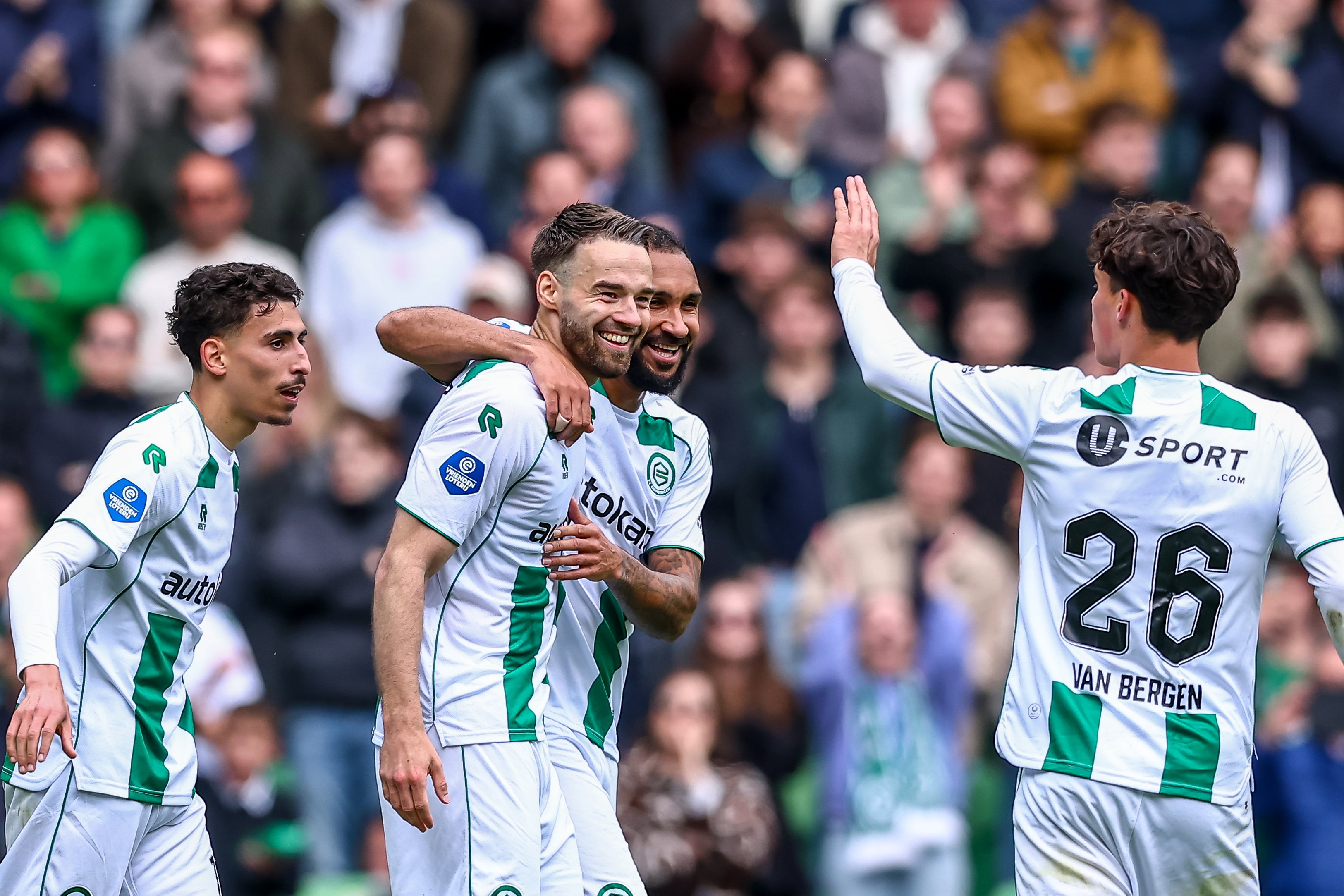 Blijdschap bij FC Groningen na de treffer van Marco Rente