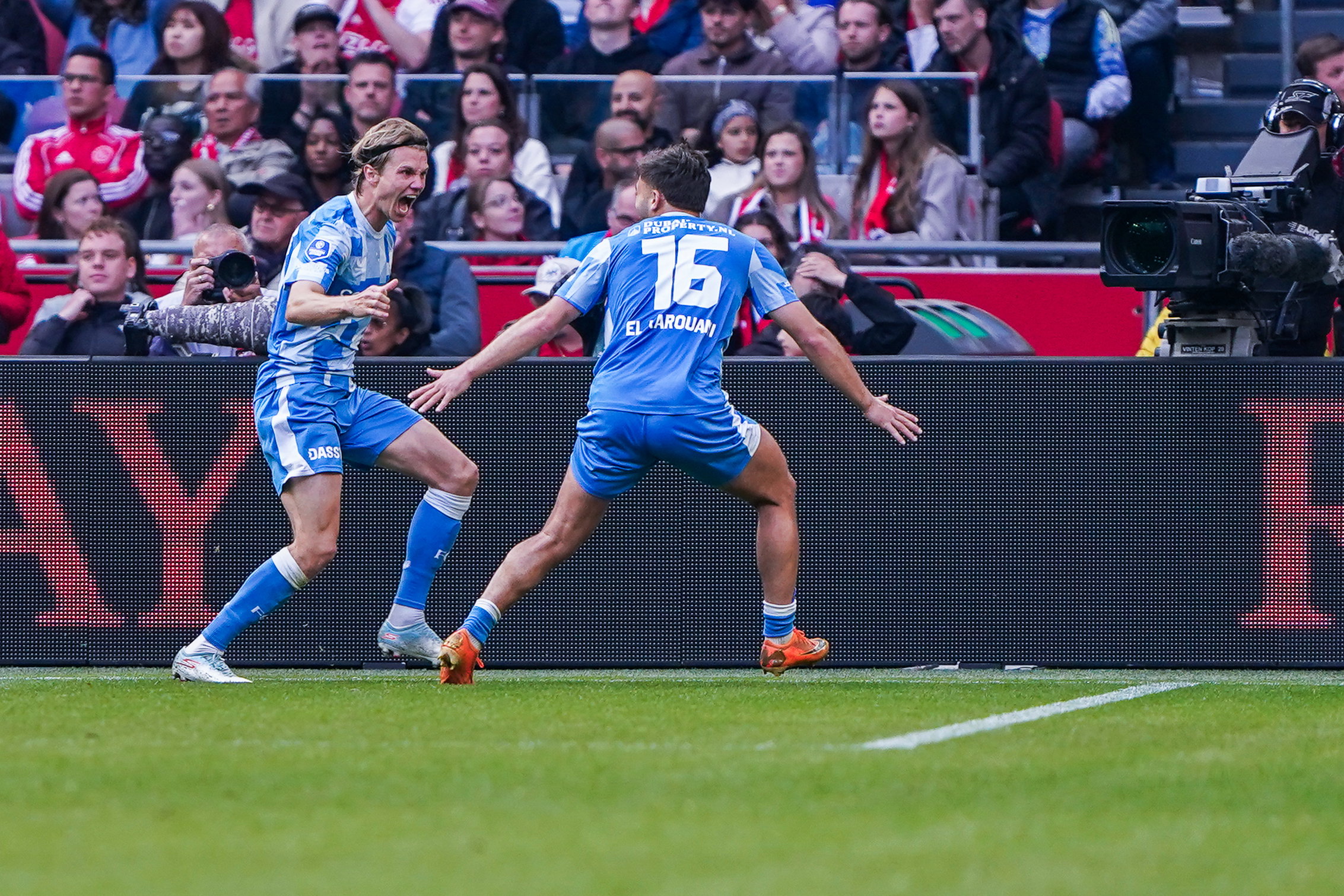 Niklas Vesterlund juicht met Souffian El Karouani