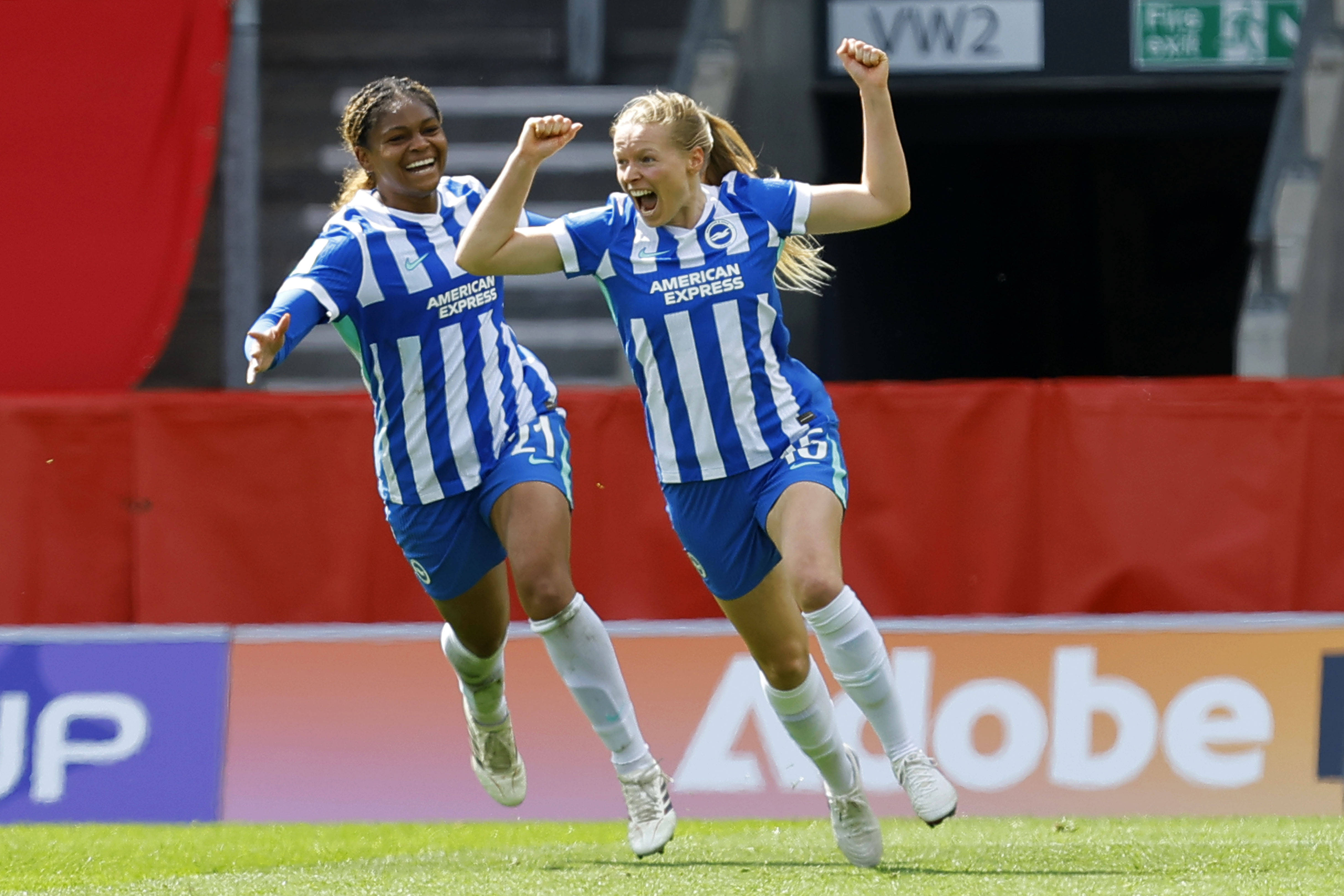 Nadine Noordam juicht