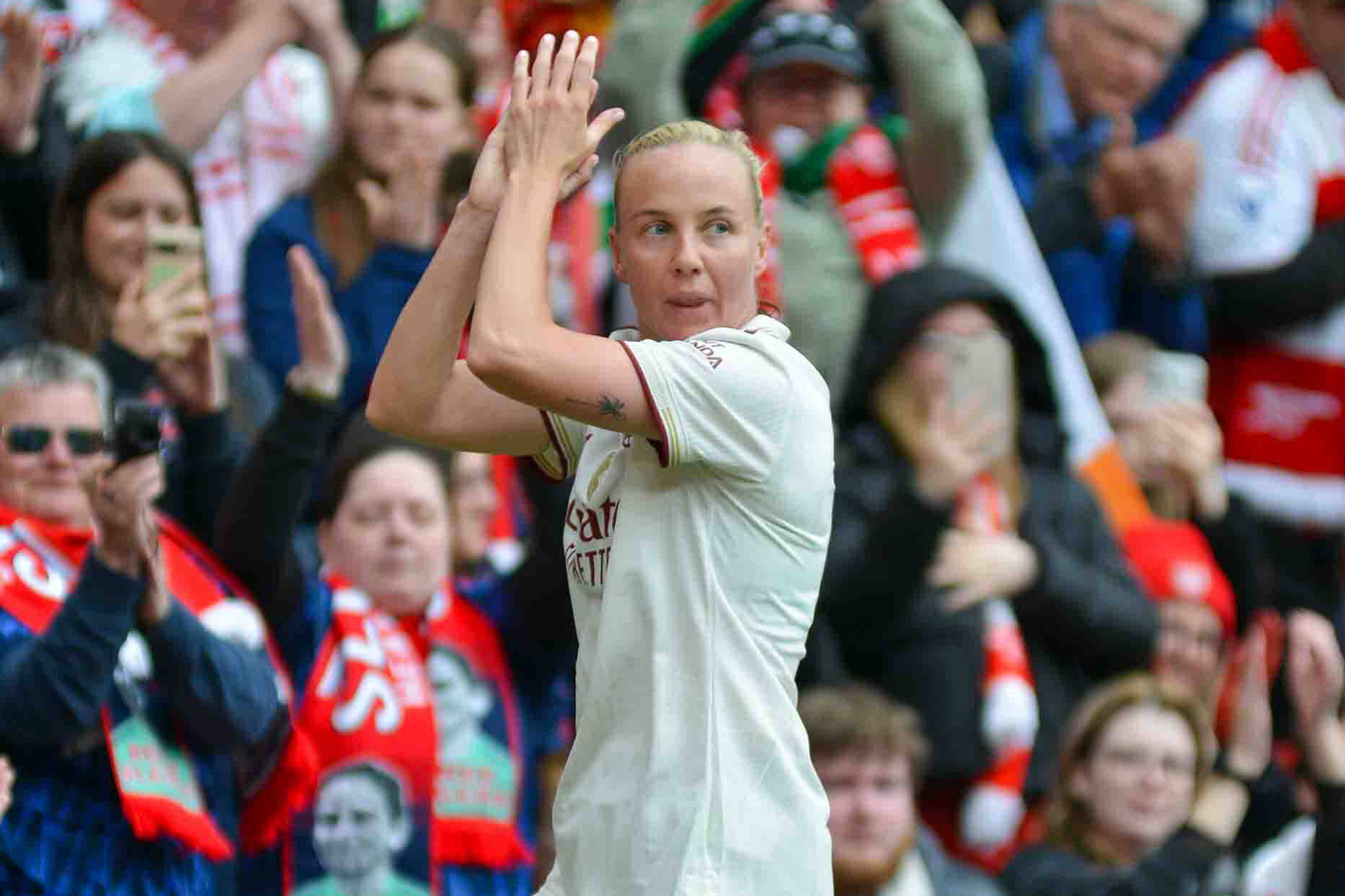 Beth Mead neemt afscheid van Arsenal