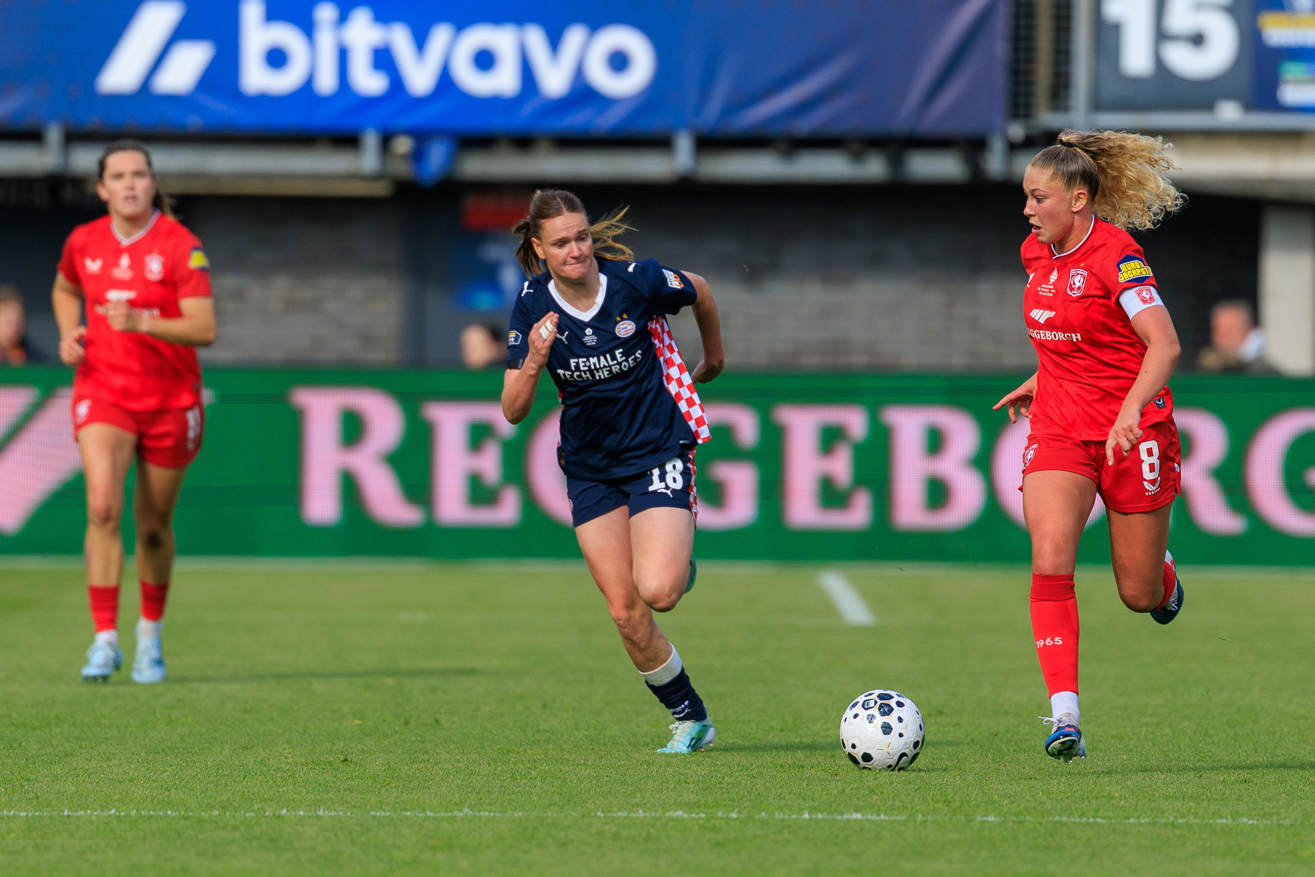 Danique van Ginkel in actie tegen PSV in de bekerfinale