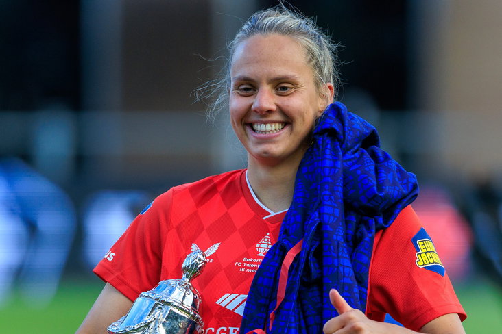 Anna Knol na de bekerwinst met FC Twente