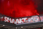 FC Twente-fans met een pyro in het uitvak van PSV