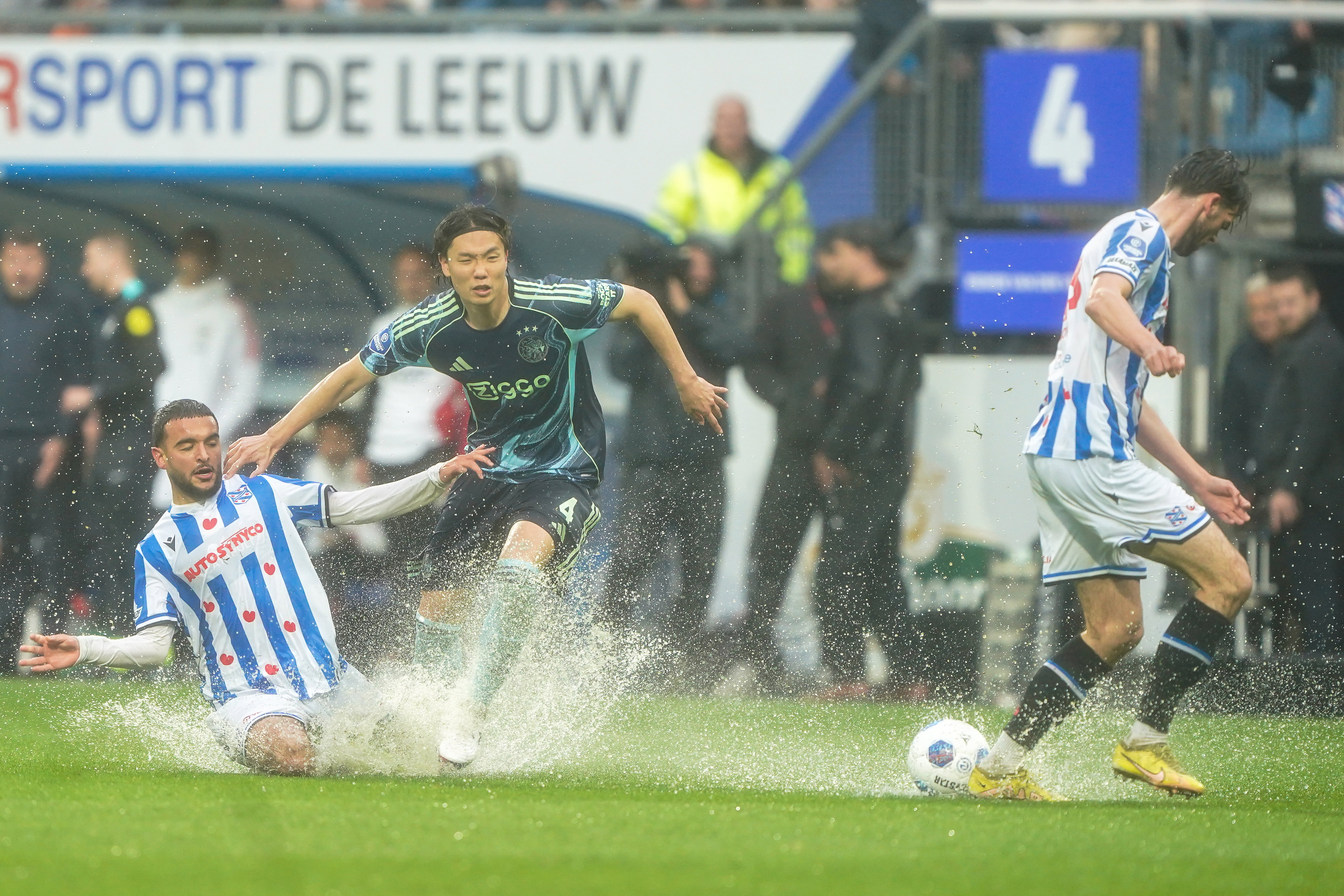 SC Heerenveen - Ajax eindigt in waterballet: 