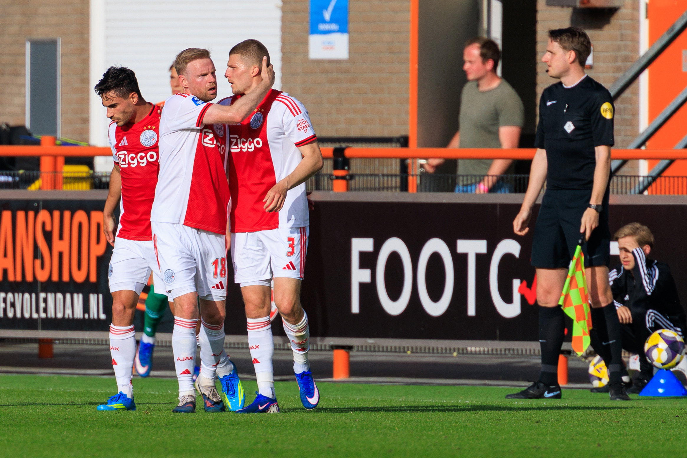 Ajax viert doelpunt