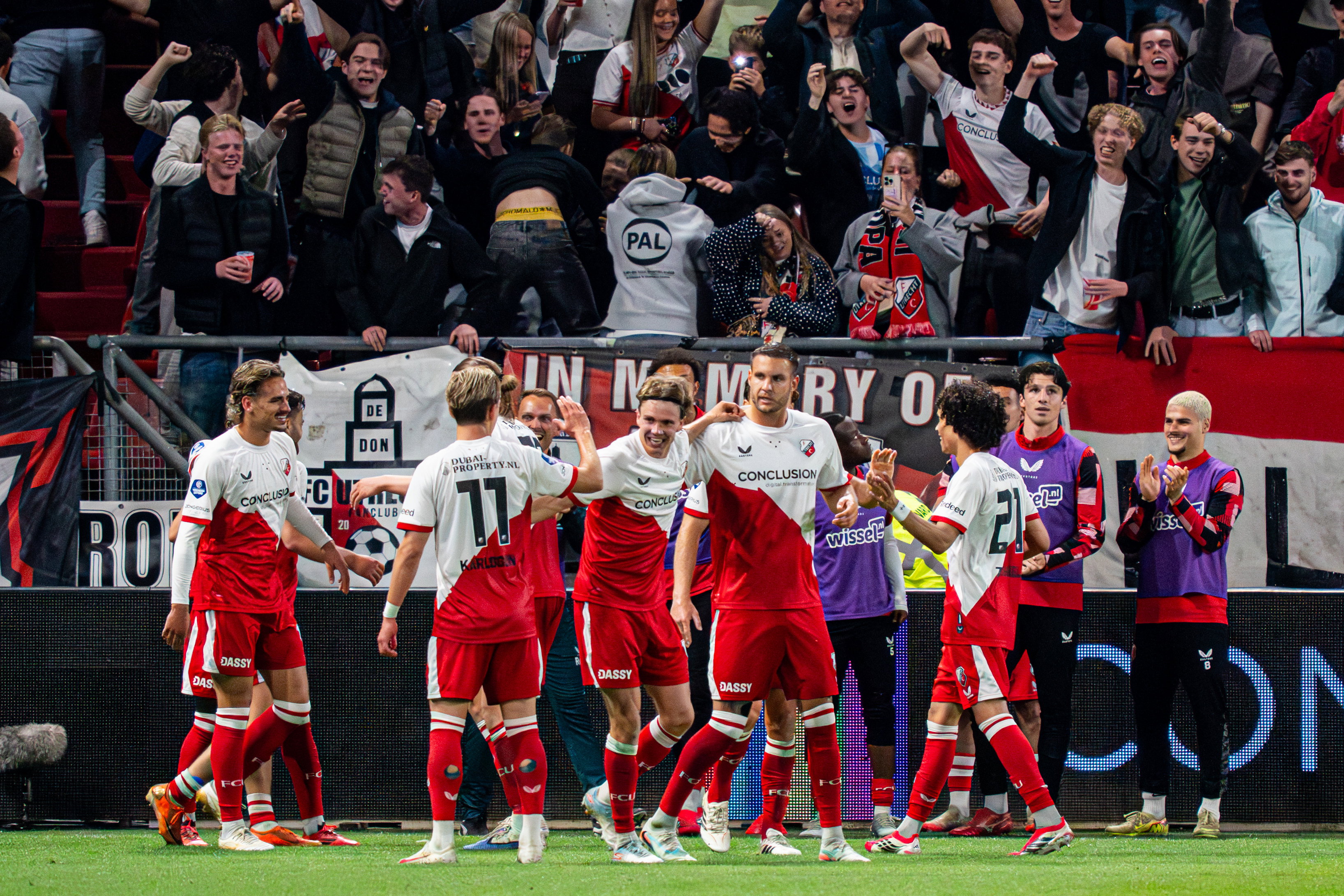 FC Utrecht juicht na een goal