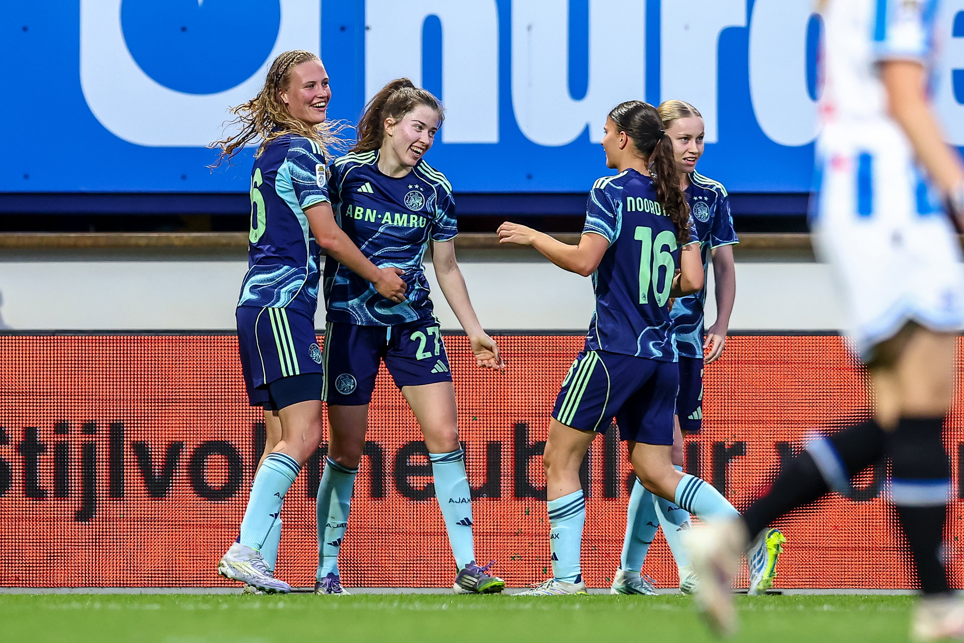 Ajax wint op bezoek bij SC Heerenveen en stelt tweede plek veilig
