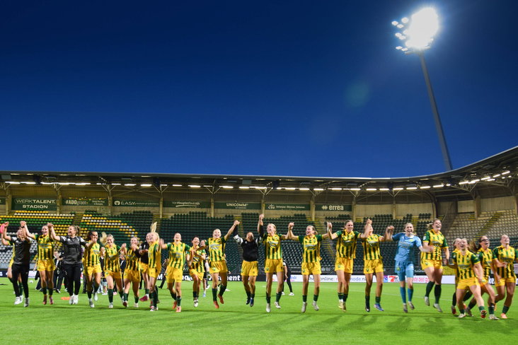 ADO Den Haag viert feest na handhaving