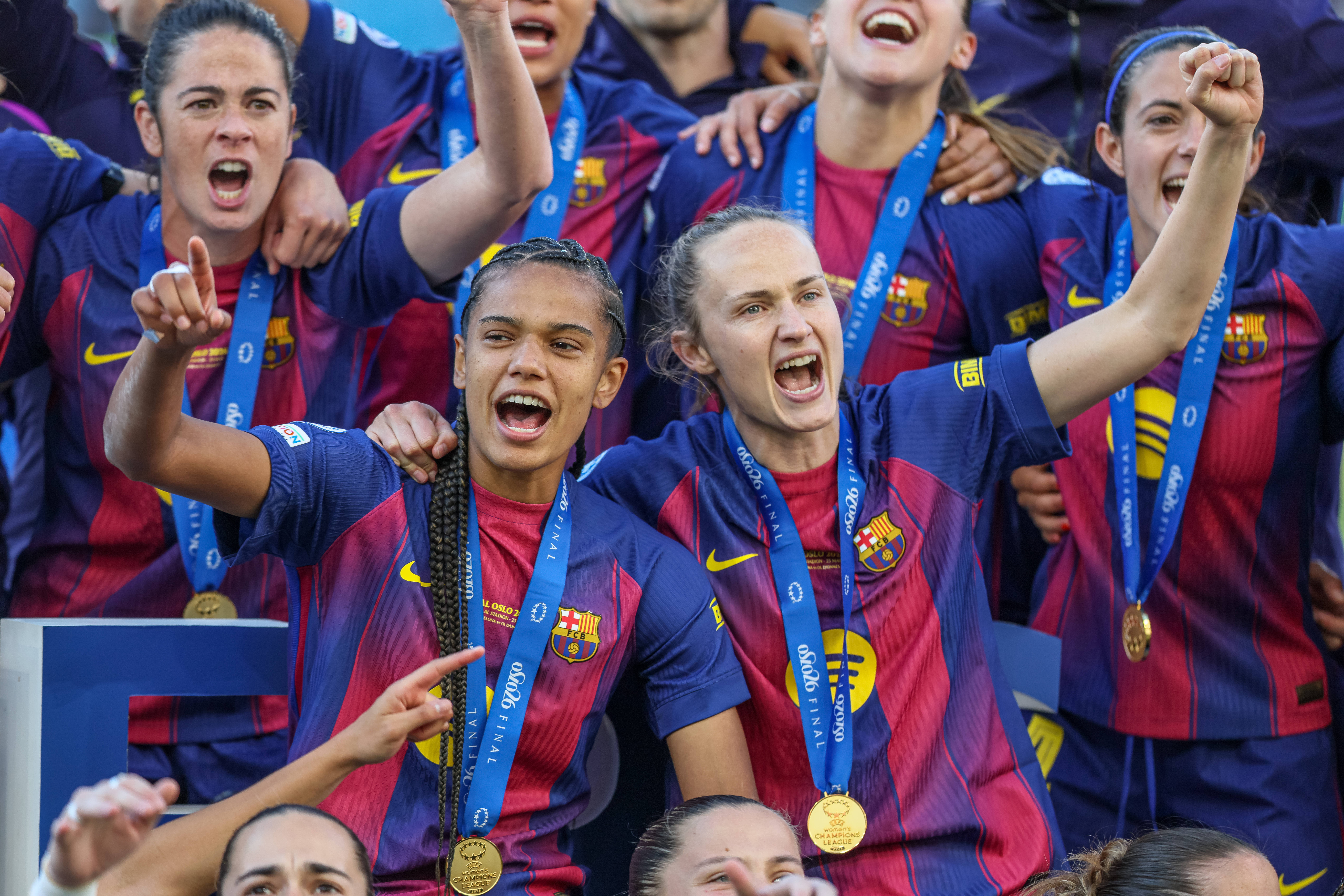 Esmee Brugts juicht na de Champions League-winst van FC Barcelona