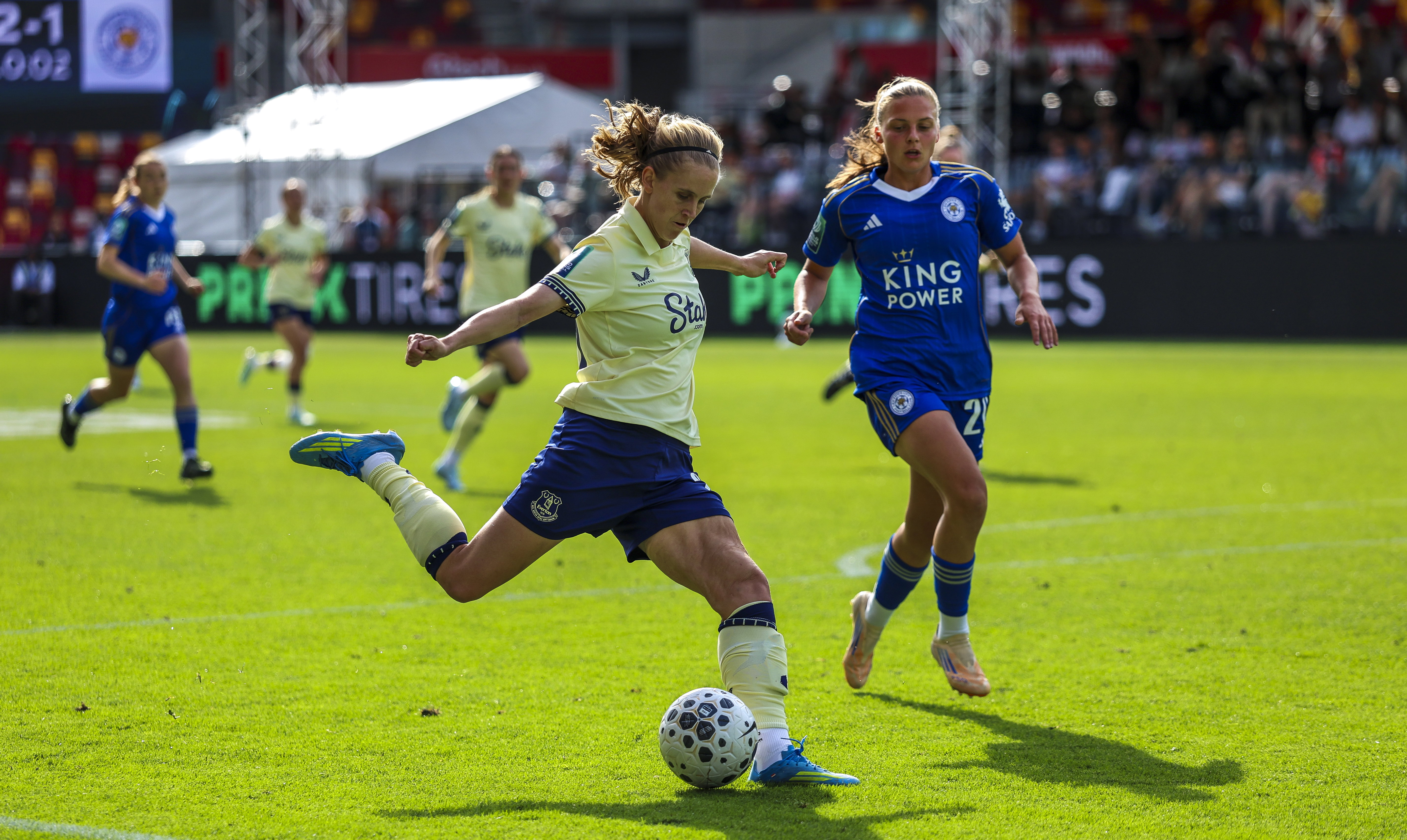 Katja Snoeijs in actie namens Everton