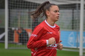 Romée Leuchter traint in het shirt van RKSV Olympia Schinveld