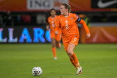 Wieke Kaptein als aanvoerder van de OranjeLeeuwinnen