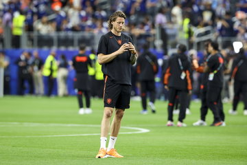 Wout Weghorst maakt een foto