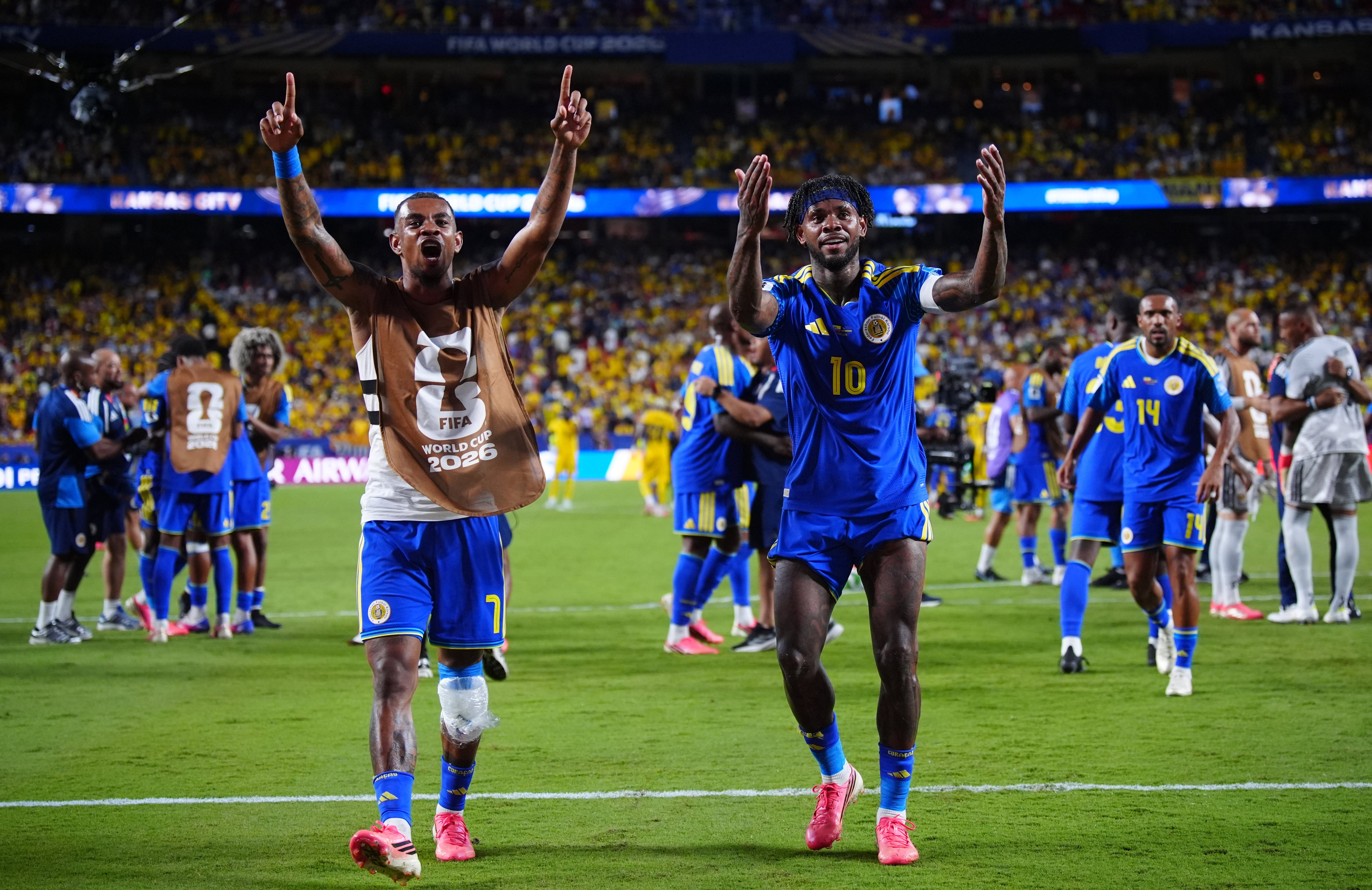 Juninho en Leandro Bacuna