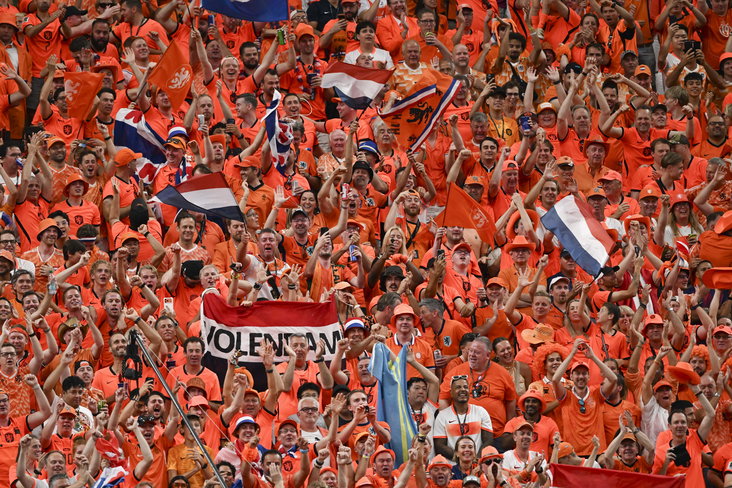 Oranje-fans bij het duel tussen het Nederlands elftal en Japan