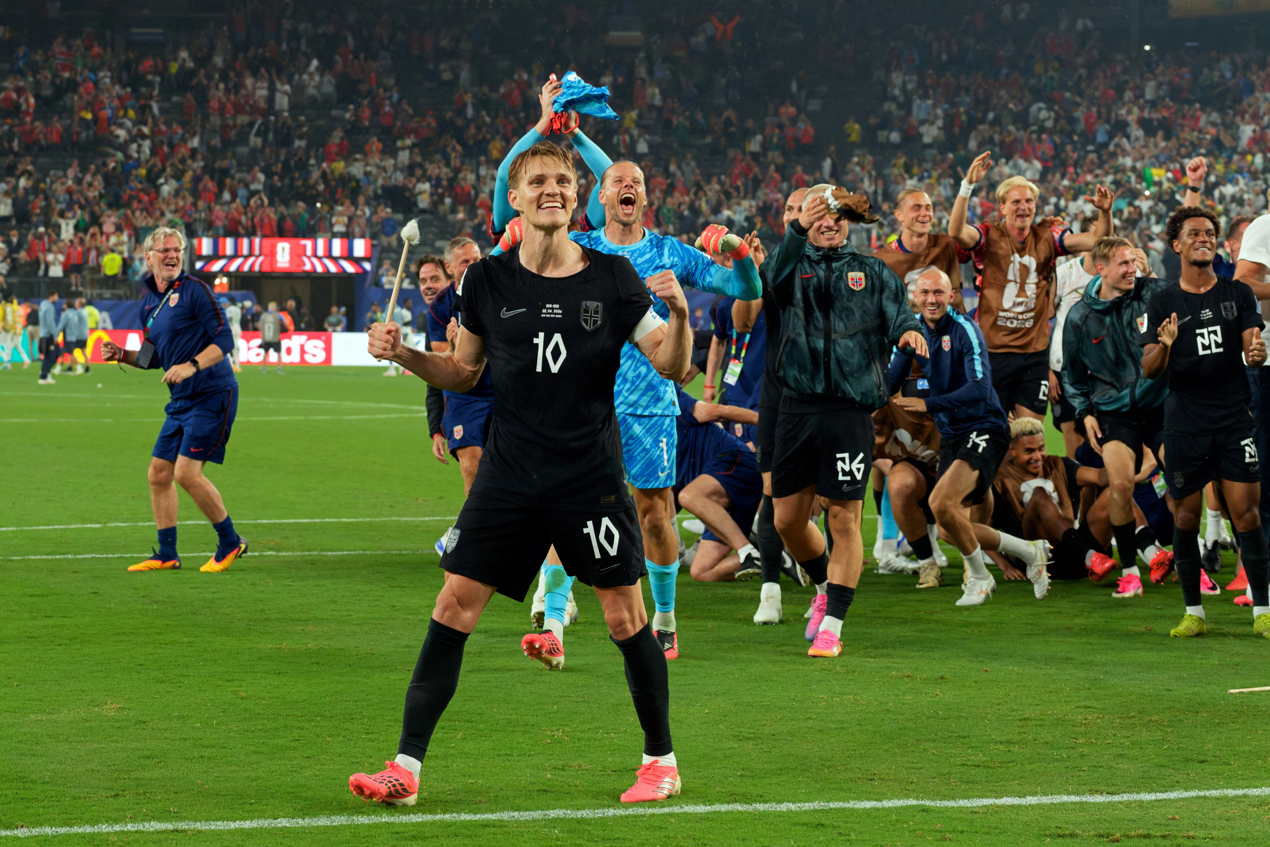 Martin Ødegaard en Noorwegen naar volgende ronde WK na tweede zege