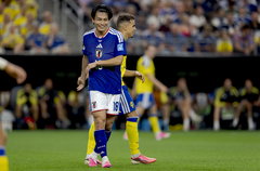 Ayase Ueda tegen Zweden