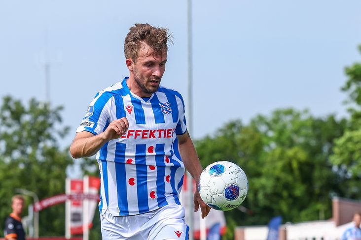 Dylan Vente tijdens de eerste oefenwedstrijd van SC Heerenveen