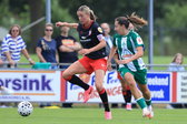 Jill Roord (FC Twente) in actie tegen Werder Bremen