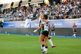 Jada Conijnenberg wordt gefeliciteerd met haar goal voor OH Leuven
