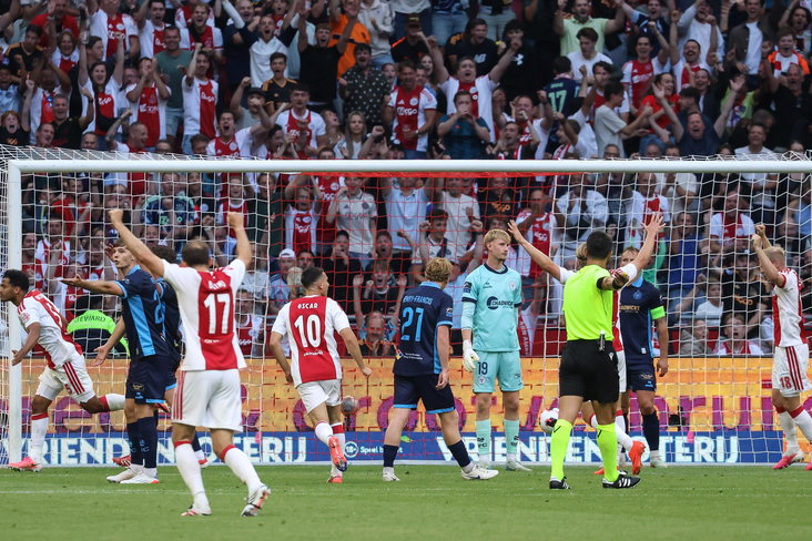 Ajax juicht