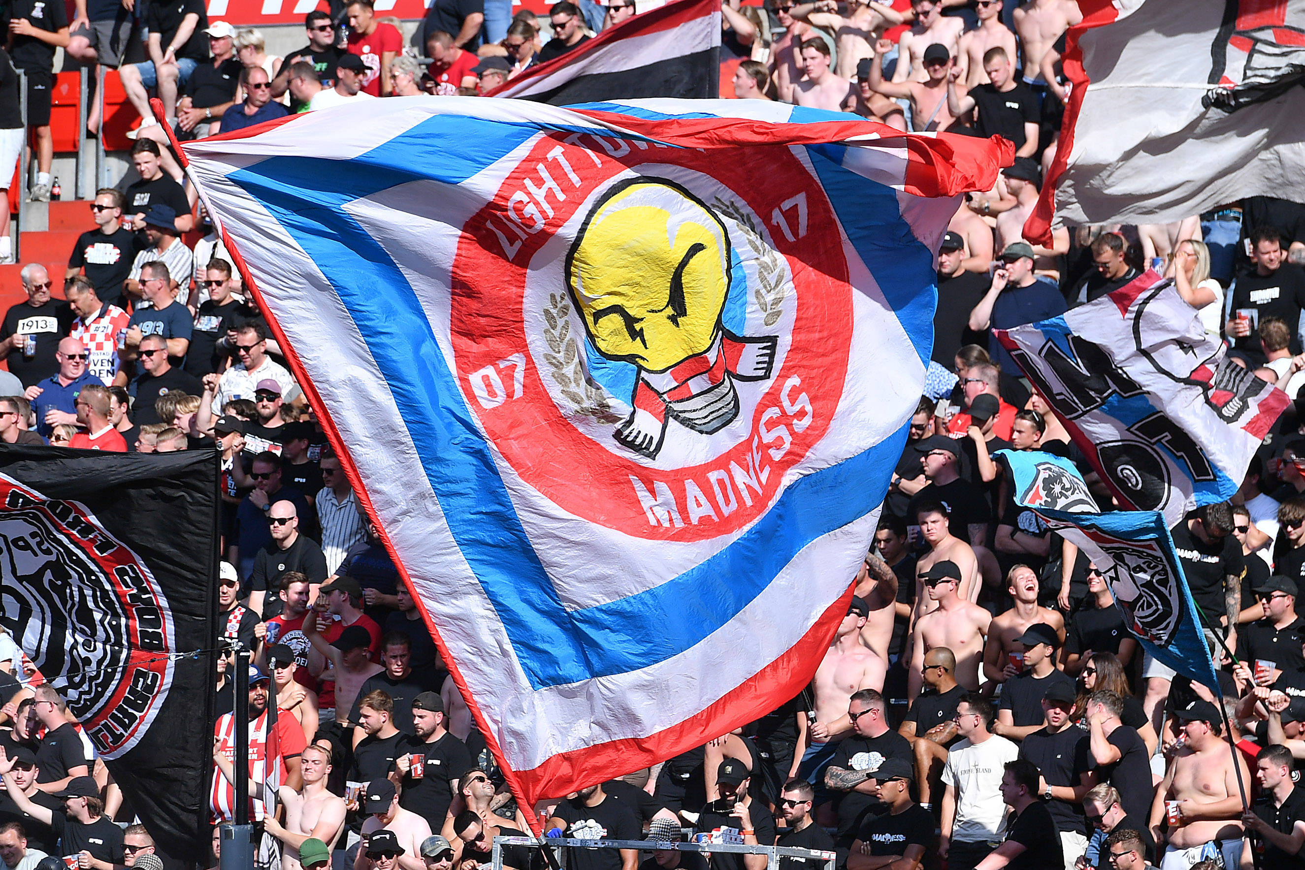 Supporters van PSV zorgen voor sfeer