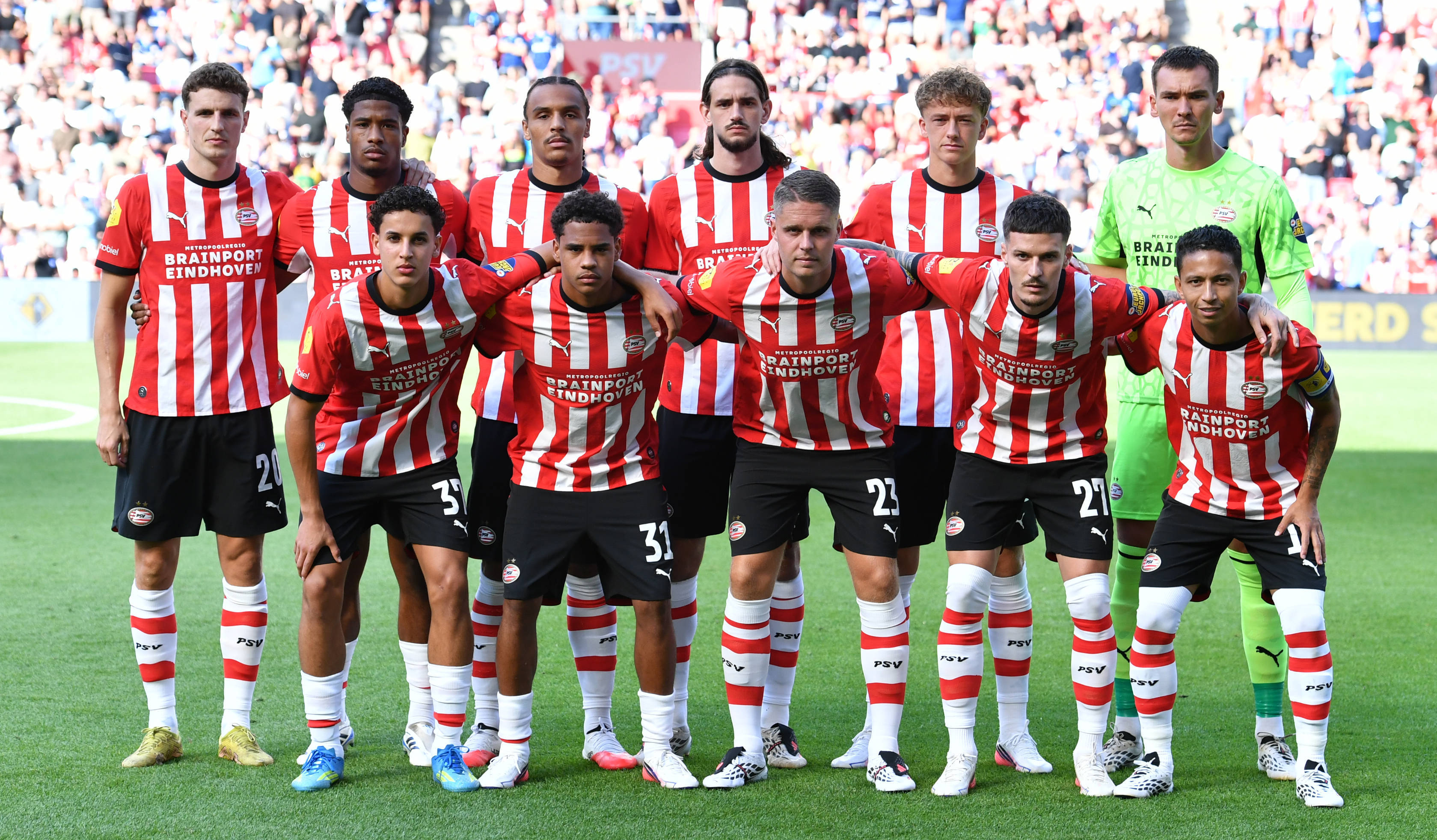 Noah Fernandez in de basis bij PSV