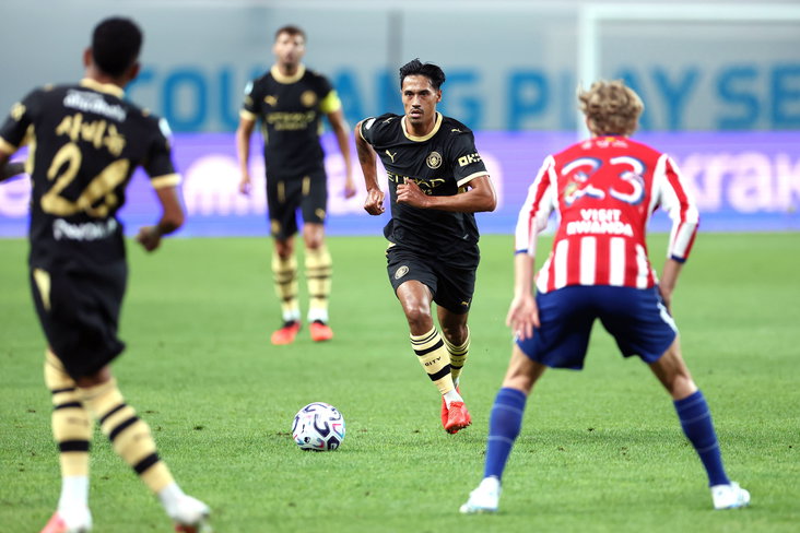 Tijjani Reijnders in actie voor Manchester City