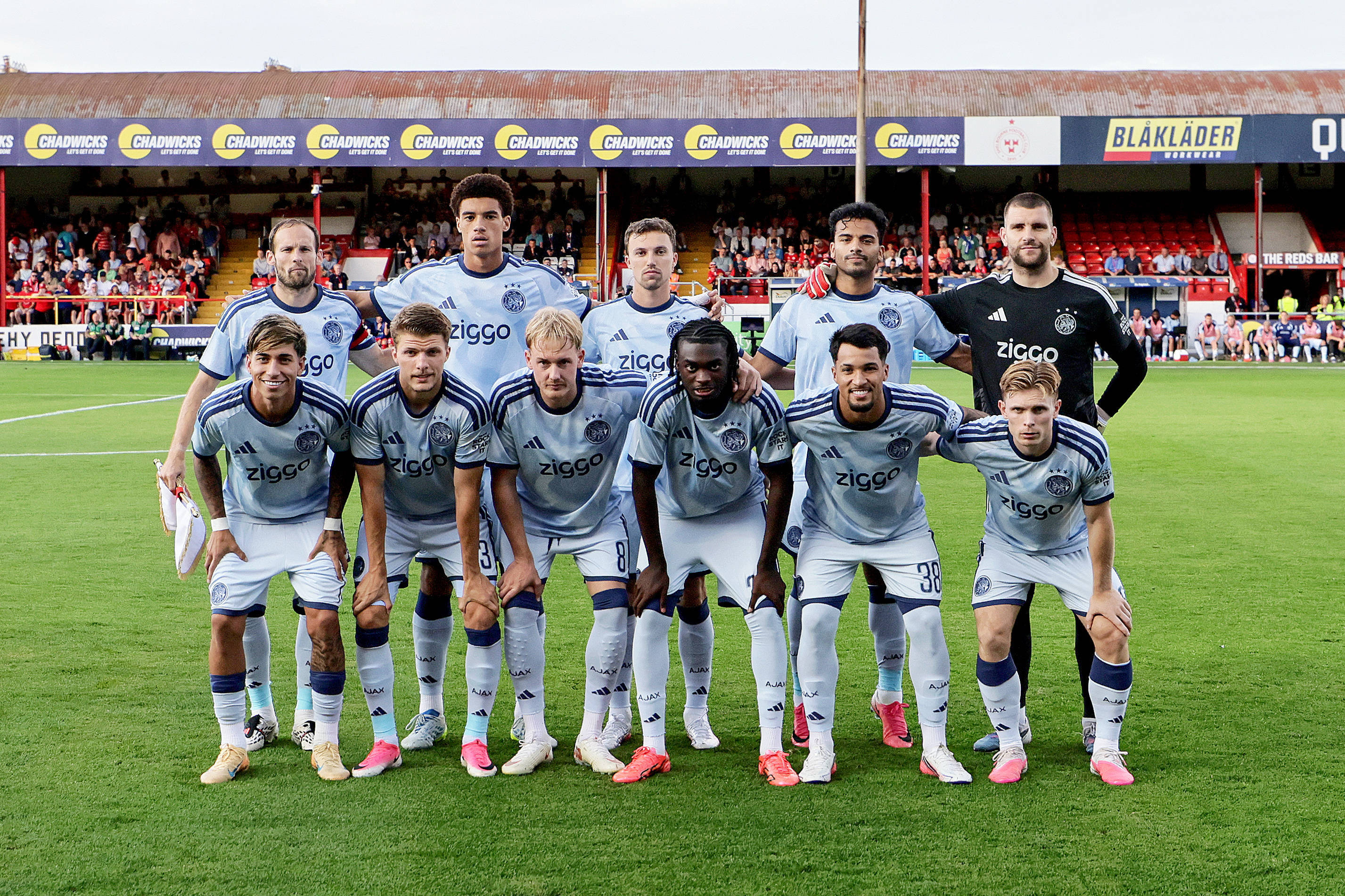 Ajax voor de wedstrijd tegen Shelbourne