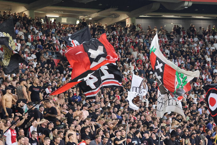 Ajax-supporters in de Johan Cruijff ArenA