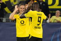 Joey Veerman en Serhou Guirassy vieren een doelpunt in de Champions League