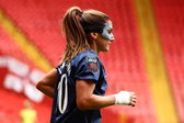 Daniëlle van de Donk met een masker bij London City Lionesses