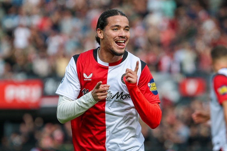 Anis Hadj Moussa juicht na zijn goal