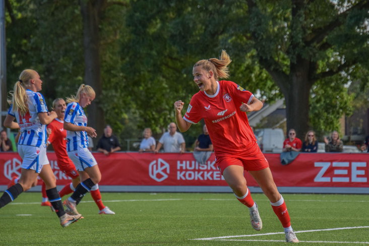 Eva Oude Elberink juicht